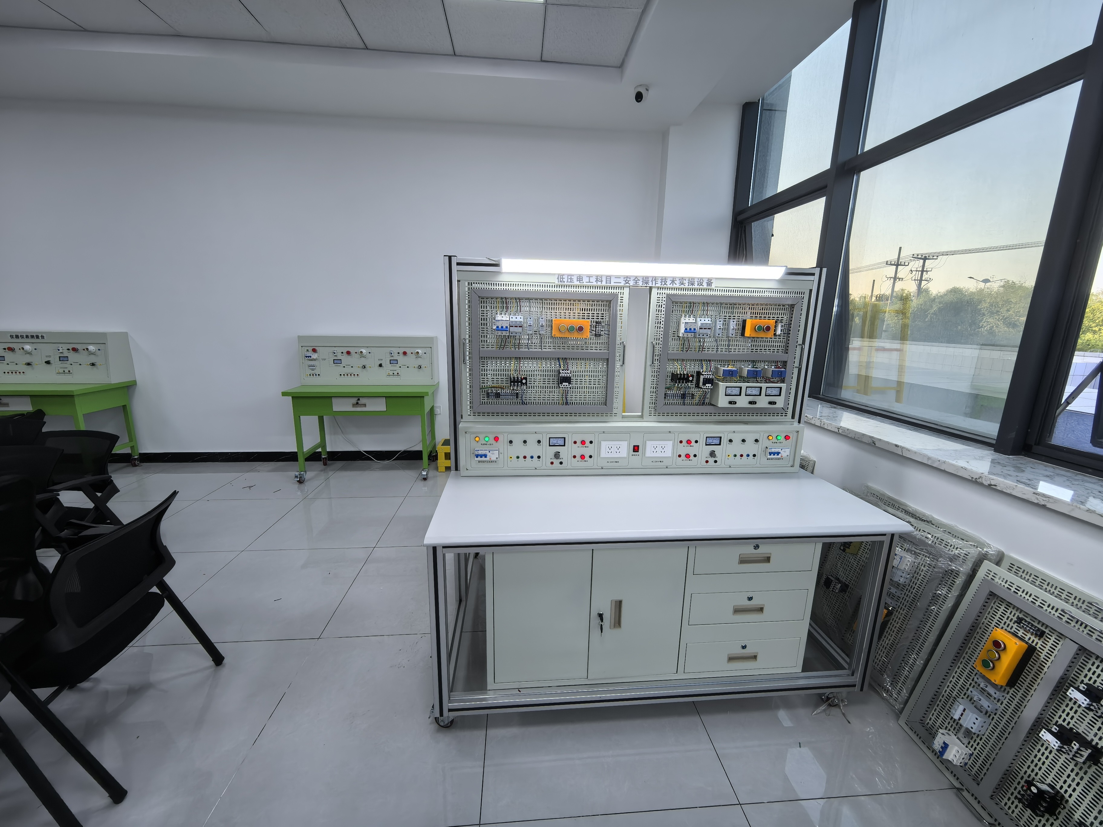 KH-DG36低壓電工科目二安全操作技術(shù)實(shí)操設(shè)備 KH-DG36低壓電工科目二安全操作技術(shù)實(shí)操設(shè)備